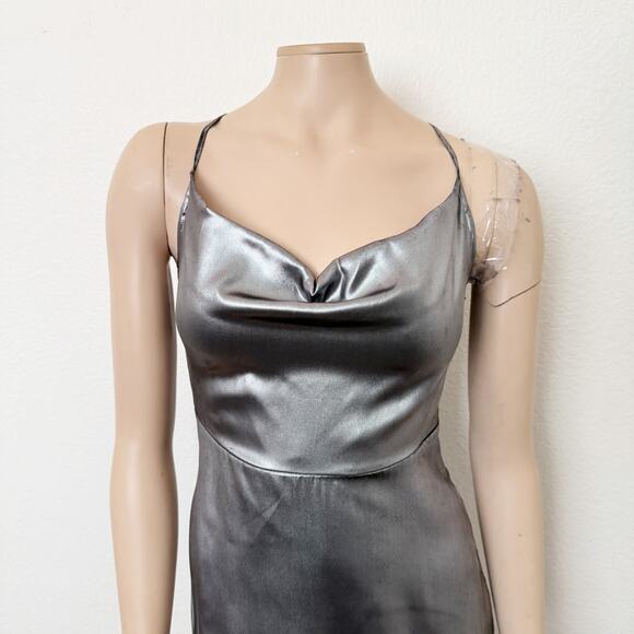 [Urban Outfitters] Silver Metallic Asymmetrical Mallory Mini Dress Size Medium M - Picture 4 of 12